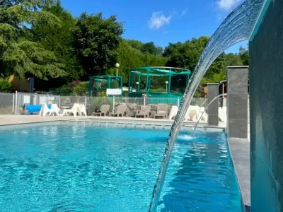 Camping Bois De Gravière in Besse-et-Saint-Anastaise