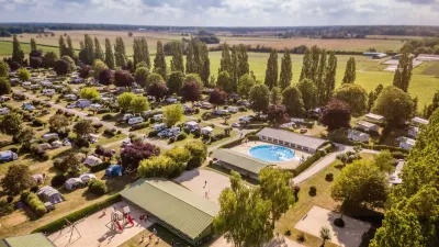 Camping Caravaning Des 4 Vents in Crèvecœur-en-Brie