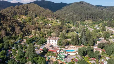 Camping Château De L'Hom in Saumane