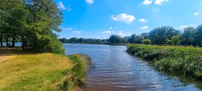 Camping De L'Étang De La Vallée in Combreux