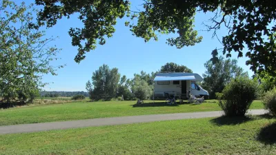 Camping De La Route Bleue in Balbigny