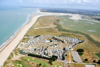 Camping De La Vanlée in Bréhal