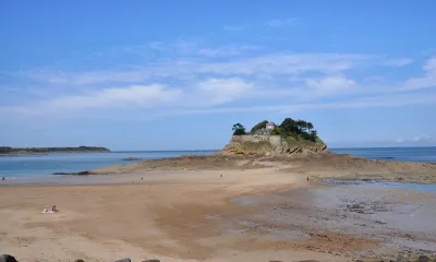Camping De Tannée in Saint-Coulomb