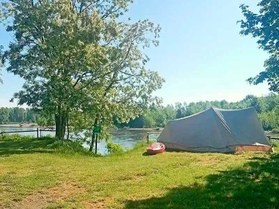 Camping Deneuvre in Châtel-de-Neuvre