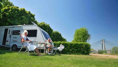 Camping Du Pont De Bourgogne in Saint-Marcel