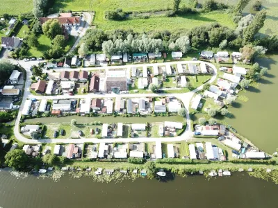 Camping Du Rivage in Houlle