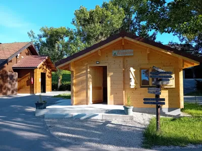 Camping Du Val De Saine in Foncine-le-Haut