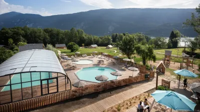 Camping Huttopia Lac D’Aiguebelette à Saint-Alban-de-Montbel