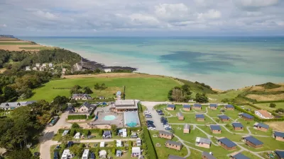 Camping Huttopia Les Falaises à Saint-Pierre-en-Port