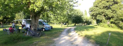 Camping L'Ilôt Du Chail in Sansais