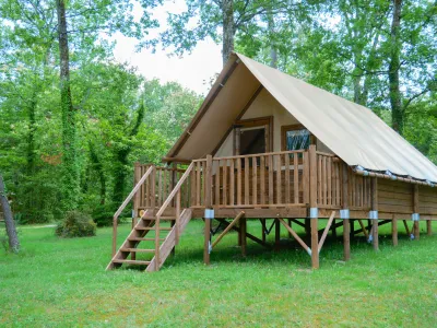 Camping La Clairiere in Lamothe-Fénelon