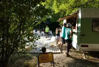 Camping La Dordogne Verte in Saint-Aulaye