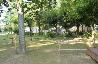 Camping La Nuit Au Lac Du Verdon in La Tessoualle