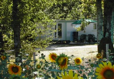 Camping La Vallée De Gardeleau in Sérignac-Péboudou