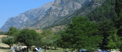 Camping Le Bois Des Hoches in Le Lauzet-Ubaye