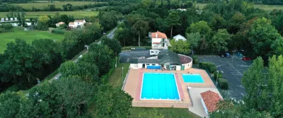 Camping Le Bois Dinot in Marans