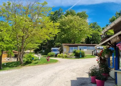 Camping Le Bourdieu in Durfort