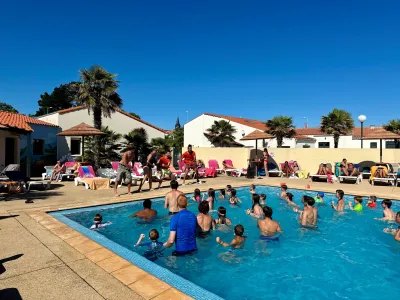 Camping Le Chaponnet in Brem-sur-Mer