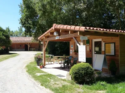 Camping Le Chemin Vert in Saint-Lys