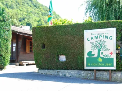 Camping Le Clos Don Jean in Menthon-Saint-Bernard