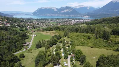 Camping Le Crêtoux in Saint-Jorioz