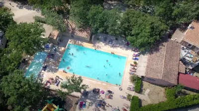 Camping Le Domaine Des Chênes Blancs in Saint-Saturnin-Lès-Apt