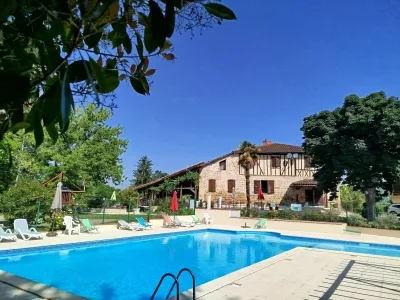 Camping Le Domaine Du Castex in Aignan