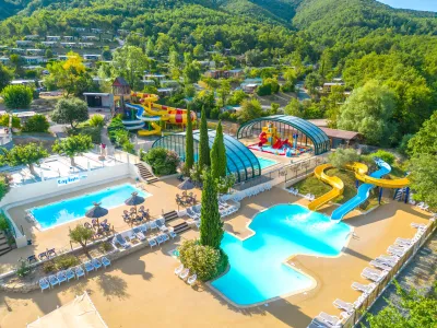 Camping Le Domaine Du Merle Roux in Baix
