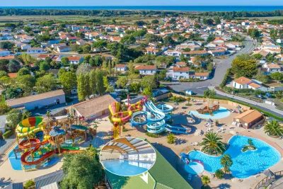Camping Le Domaine Les Dauphins Bleus in Givrand