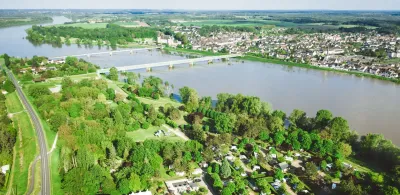 Camping Le Jardin De Sully in Saint-Père-sur-Loire