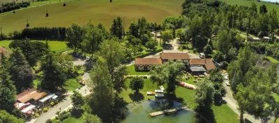 Camping Le Lac De La Thésauque in Montgeard