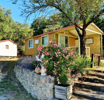 Camping Le Moulin À Vent in Cucuron