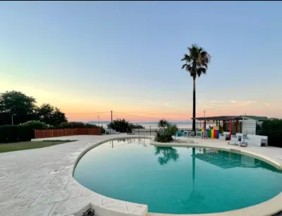 Camping Le Neptune in Saint-Mitre-les-Remparts