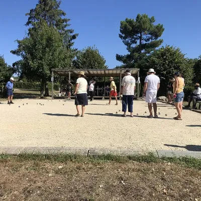 Camping Le Nid Vert in Mondeville