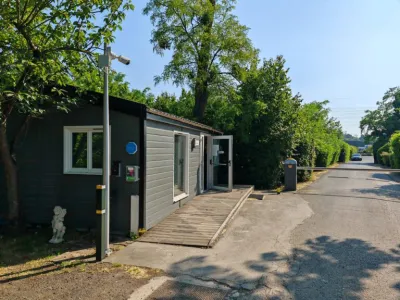 Camping Le Parc Des Grands Clos in Asnières-sur-Oise