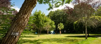 Camping Le Petit Bois in Henrichemont