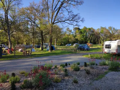 Camping Le Plein Air Bainsois in Bains-sur-Oust