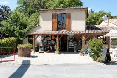 Camping Le Pont De Vicq in Le Buisson-de-Cadouin