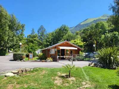 Camping Le Rey in Louvie-Juzon