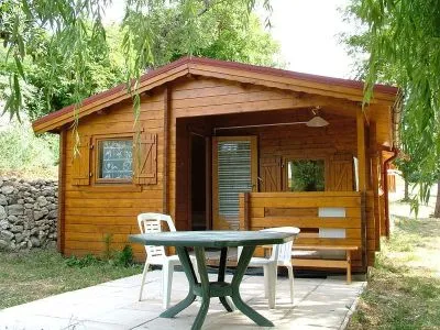 Camping Le Vallon Des Oiseaux in Reillanne