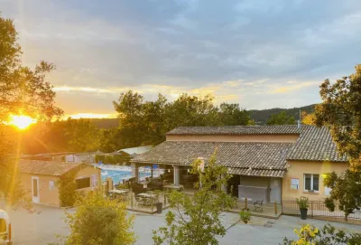 Camping Le Verseau in Gréoux-les-Bains