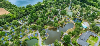 Camping Le Village Du Lac in Bruges