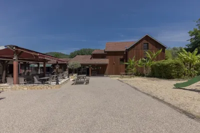 Camping Les 2 Vallées in Vézac