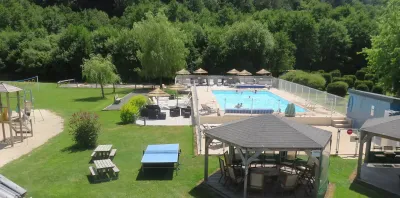 Camping Les Bombes in Chambon-sur-Lac
