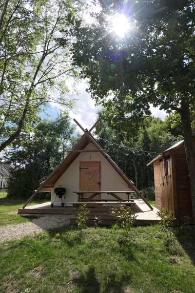 Camping Les Cabanes Du Tertre in Cour-Cheverny