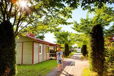 Camping Les Chalets De Gaillac