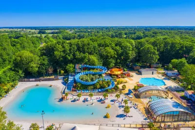 Camping Les Chênes in Médis