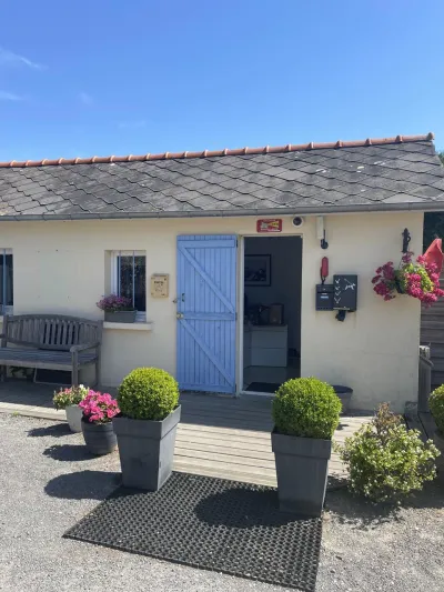 Camping Les Cognets in Dragey-Ronthon