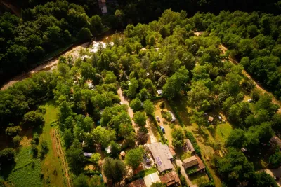 Camping Les Drouilhèdes in Peyremale