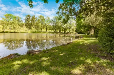 Camping Les Étangs Du Plessac in Saint-Félix-de-Bourdeilles